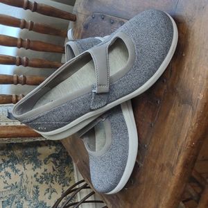 Clarks Cloudsteppers size 9 medium